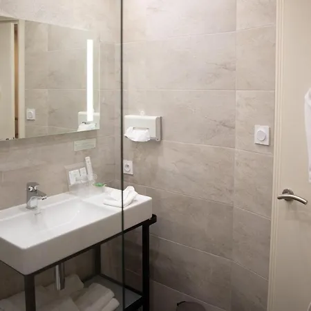 Le Vieux Pont Hotel 3*